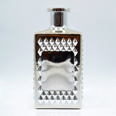 Garrafas de vidro transparentes de 1000 ml altamente OEM / ODM personalizadas para embalagens de brandy e uísque