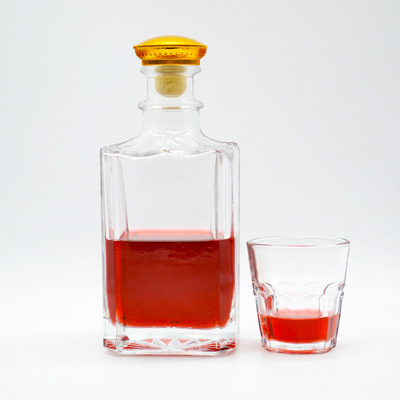 500 ml de capacidade Material branco cristalino garrafa de vidro vazia para vodka uísque vinho a granel