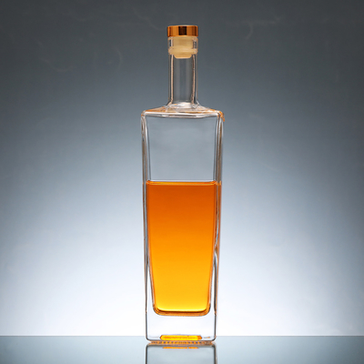 Garrafa de vidro de 750 ml de vodka personalizada com rolha e material transparente