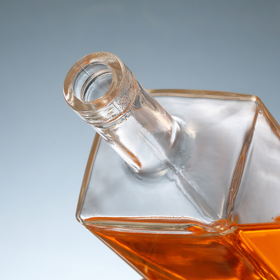Garrafa de vidro de 750 ml de vodka personalizada com rolha e material transparente