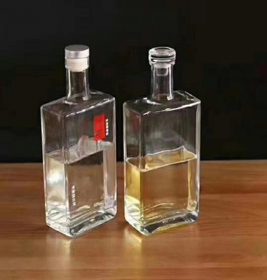 Design personalizado 500ml 750ml Garrafa de vidro quadrado de vodka com tampa
