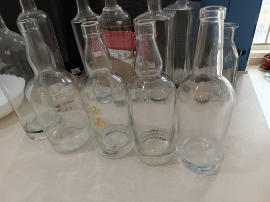 OEM Bem-vindo 700ml garrafa de vidro vazia para embalagem de vinho personalizado