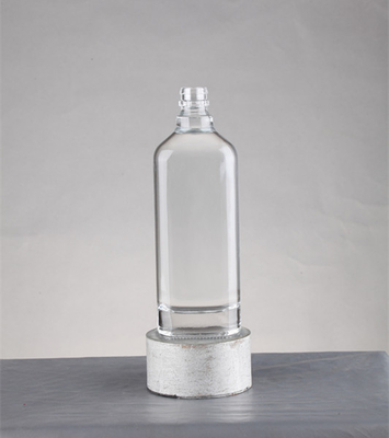 Bebidas industriais 250 ml 500 ml 750 ml garrafa de uísque plano vidro com tampa de parafuso