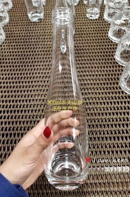 Impressão do logotipo do cliente 750 ml garrafas de vidro congelado transparente para bebidas alcoólicas uísque gin vodka