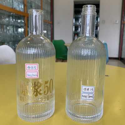 500 ml Super Flint Material Garrafa de vidro branco claro para Vodka Whiskey Gin