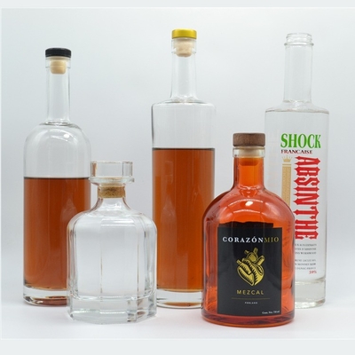 Garrafa de vidro para bebidas industriais de 750 ml com superfície de spray de cor e decalque