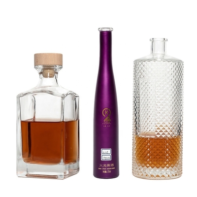 Garrafa de vidro de vodka de 750 ml com manuseio de superfície decal e impressão em spray de cores cristalinas