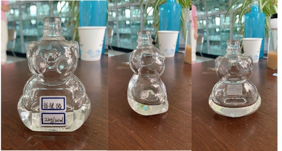 Garrafa de uísque em forma de boneco de neve de vidro transparente com manuseio de superfície decal