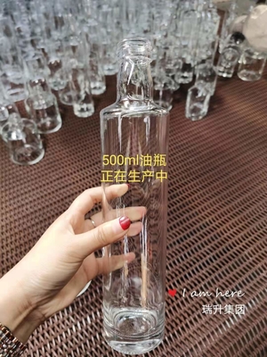 Garrafa de vidro de 750 ml de vodka e licor transparente vazia com vedação tipo cortiça/viragem/guala