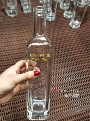 Garrafa de vidro de 750 ml de vodka e licor transparente vazia com vedação tipo cortiça/viragem/guala