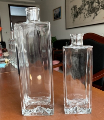 Material de vidro Super Flint Impressão personalizada garrafa de vidro quadrada para garrafa de gin de luxo