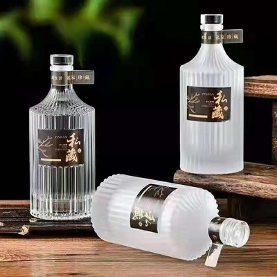 500 ml Super Flint Material Garrafa de vidro branco claro para Vodka Whiskey Gin