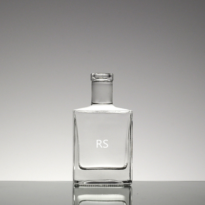 Impressão de logotipo pode personalizar álcool branco cristalino em garrafa de vidro em forma de borboleta de 0,5L