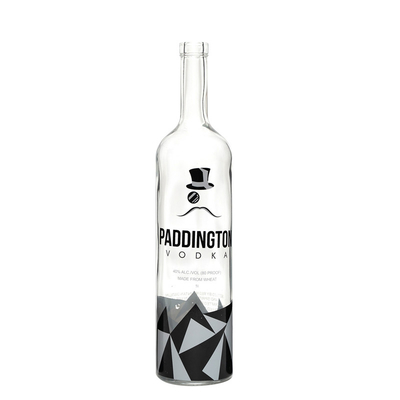 Garrafa de vidro de vodka transparente e vazia de 700 ml de cortiça