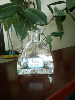 Fota de vidro de perfume de pequena capacidade de design elegante para soluções de embalagem sustentáveis