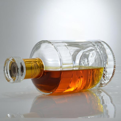 Garrafa de vidro Capacidade 750 ml Base da montanha Garrafa redonda Flint Quadrado ombro Gin Whiskey