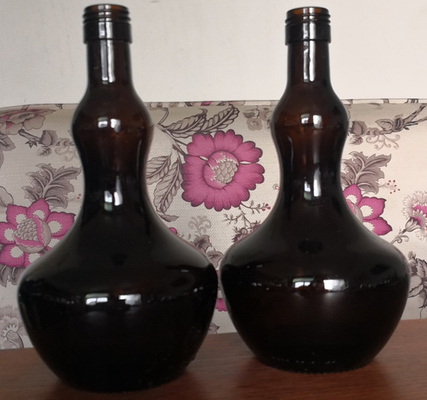 Estampagem a quente 750ml Ambar Garrafa de vidro para Vodka Whisky Brandy Beverage