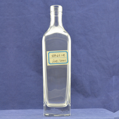 Produção a granel Material de vidro Super Flint 750 ml Garrafa de vinho de vidro Vodka para bebida espirituosa
