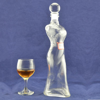 Decal de superfície de manuseio de garrafa de vidro de vodka para forma do corpo das mulheres em material branco cristalino