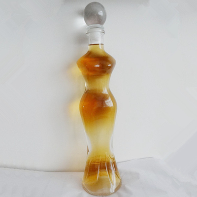 Decal de superfície de manuseio de garrafa de vidro de vodka para forma do corpo das mulheres em material branco cristalino
