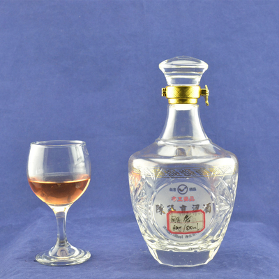 500 ml 750 ml de vidro Vodka garrafas de uísque Super material de vidro de pedra e design de base plana