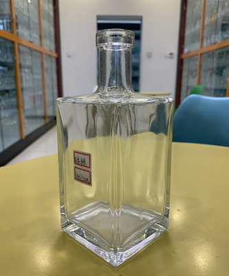 500 ml 700 ml 750 ml 1 L de vidro de forma única quadrada garrafa de licor para suco vodka licor espirituoso