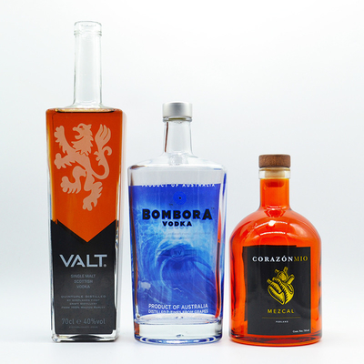 Botas de vidro quadradas de bebidas industriais de 700 ml com superfície decal e acabamento preto fosco