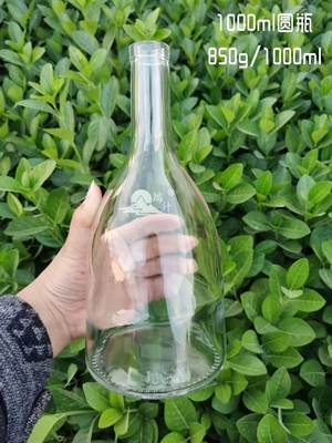 Garrafas de licor de vidro personalizadas quadradas para bebidas alcoólicas Vodka Gin Rum Whisky 700ml Cortiça