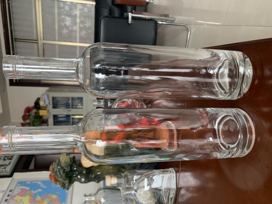 Material do colarinho Vidro Super Flint 750 ml Whiskey Vodka Garrafas de óleo de licor com tampa de cortiça