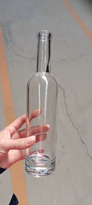 Material do colarinho Vidro Super Flint 750 ml Whiskey Vodka Garrafas de óleo de licor com tampa de cortiça