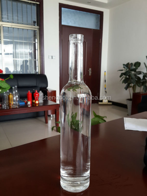 Garrafa de vidro de gravura para 500ml 700ml Capacidade de marca privada Spray Vodka Liquor