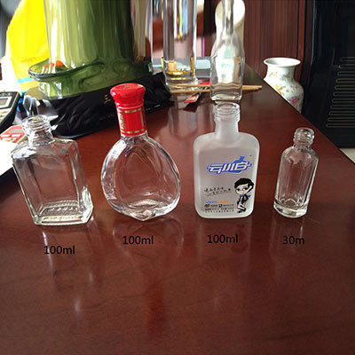 Garrafa de vidro gravada para uísque 750 ml Quadrada Garrafa eletroplata Super Flint Glass