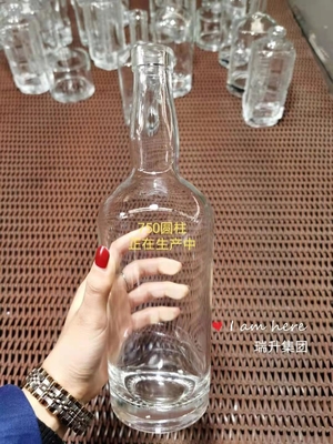 Super Flint Glass Bottles for Vodka Whisky Liquor em 500ml 700ml 75cl Frosted Material