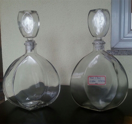 750 ml de material de vidro branco de forma única garrafa de vidro de vinho de cereja para bebidas alcoólicas na Europa