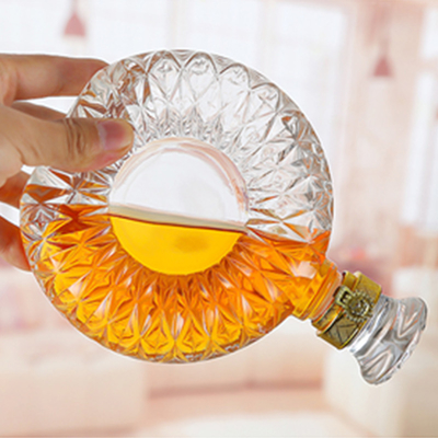 750 ml de material de vidro branco de forma única garrafa de vidro de vinho de cereja para bebidas alcoólicas na Europa