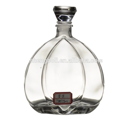 Garrafa de vidro branco de cristal para bebidas de design elegante 500ml 750ml Vodka Whiskey Brandy