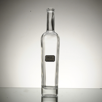 750 ml de garrafa de vidro transparente Vodka com material de vidro de pedra e tipo de vedação de cortiça