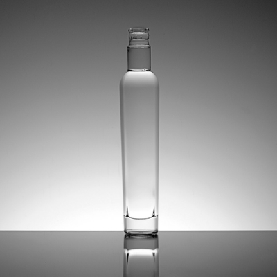 Garrafa de vidro de licor fino para uísque/brandy/vódka, fechada com tampa que se desliga