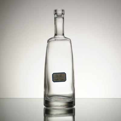 Os fabricantes de garrafas oferecem garrafas de vidro de whisky de 750 ml com material de vidro Super Flint