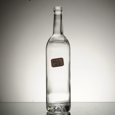 Os fabricantes de garrafas oferecem garrafas de vidro de whisky de 750 ml com material de vidro Super Flint