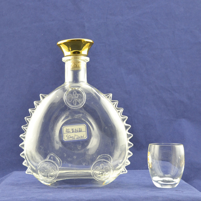 Botalhas de vidro em forma de guitarra de 750 ml para Brandy Vodeka Vinho pintado de cor e durável