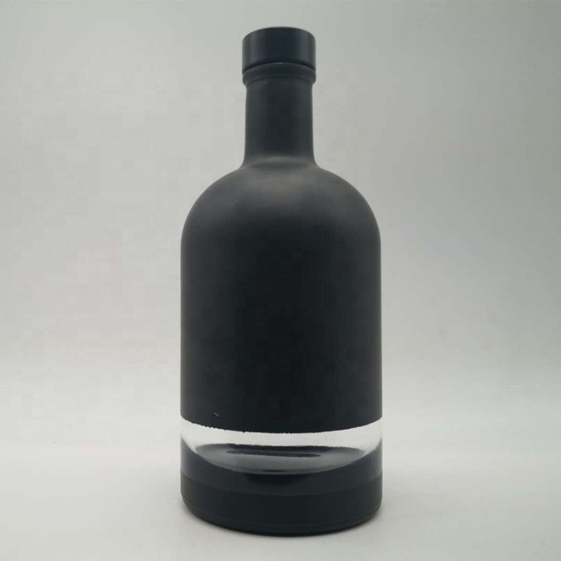 Garrafa de bebida de vidro Super Flint de 750 ml em preto e branco fosco com etiqueta personalizada