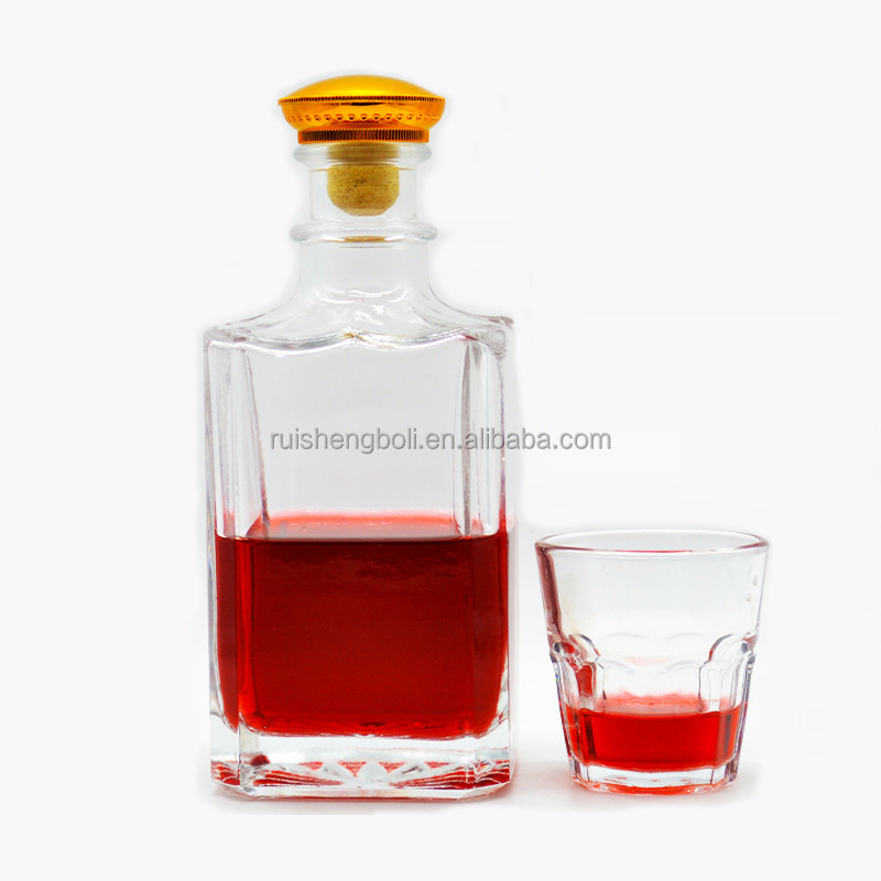 Garrafa de vidro de 700 ml de capacidade para Vodka Branca Vinho branco e outras bebidas Forma quadrada