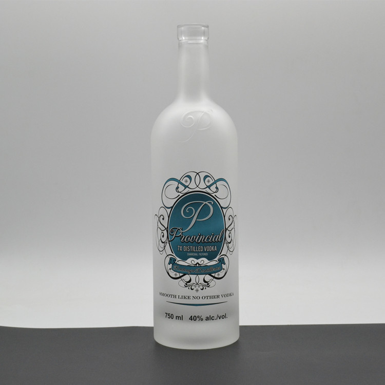 Impressão de tela de ombro redonda personalizada Garrafa de vidro branco congelado para 750 ml de vodka alcoólica