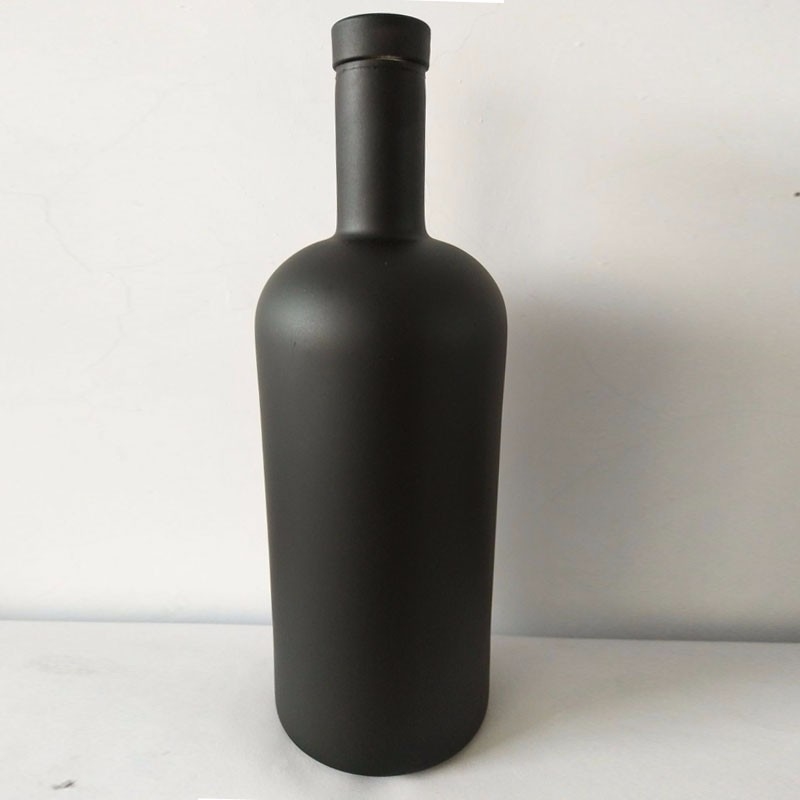 Garrafa de vidro de whisky de 750 ml, de rótulo preto, com superfície decal e sistema de fecho de cortiça