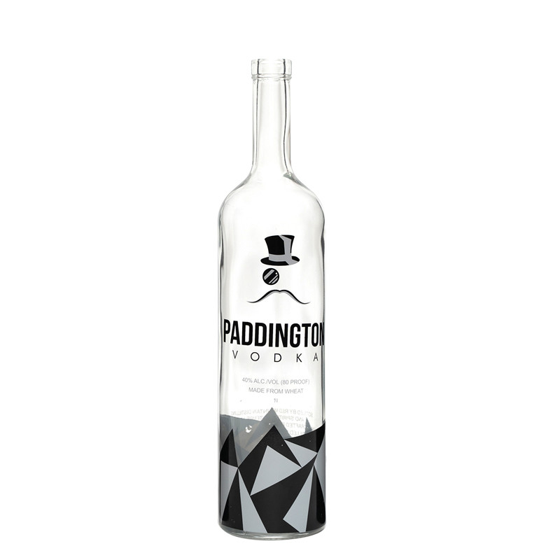Garrafa de vidro de vodka transparente e vazia de 700 ml de cortiça