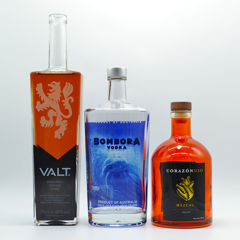 Produção a granel Material de vidro Super Flint 750 ml Garrafa de vinho de vidro Vodka para bebida espirituosa