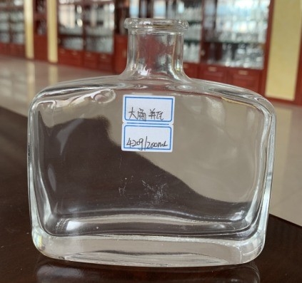 200 ml garrafa de vidro quadrado para venda de bebidas Super Flint Material de vidro Superficie de manipulação