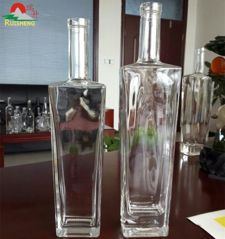 700 ml 750 ml Super Flint French Square Glass Bottle para álcool Padrão certificado SGS