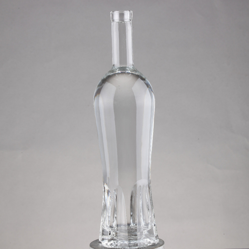 Garrafas de vodka de 70cl 700ml feitas de vidro de super-flinta com base espessa e tipo de vedação de cortiça